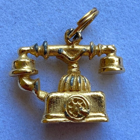 Vintage Avon Charm for Bracelet Old Fashioned TELEPHONE Women's Jewelry Gold - Picture 1 of 8